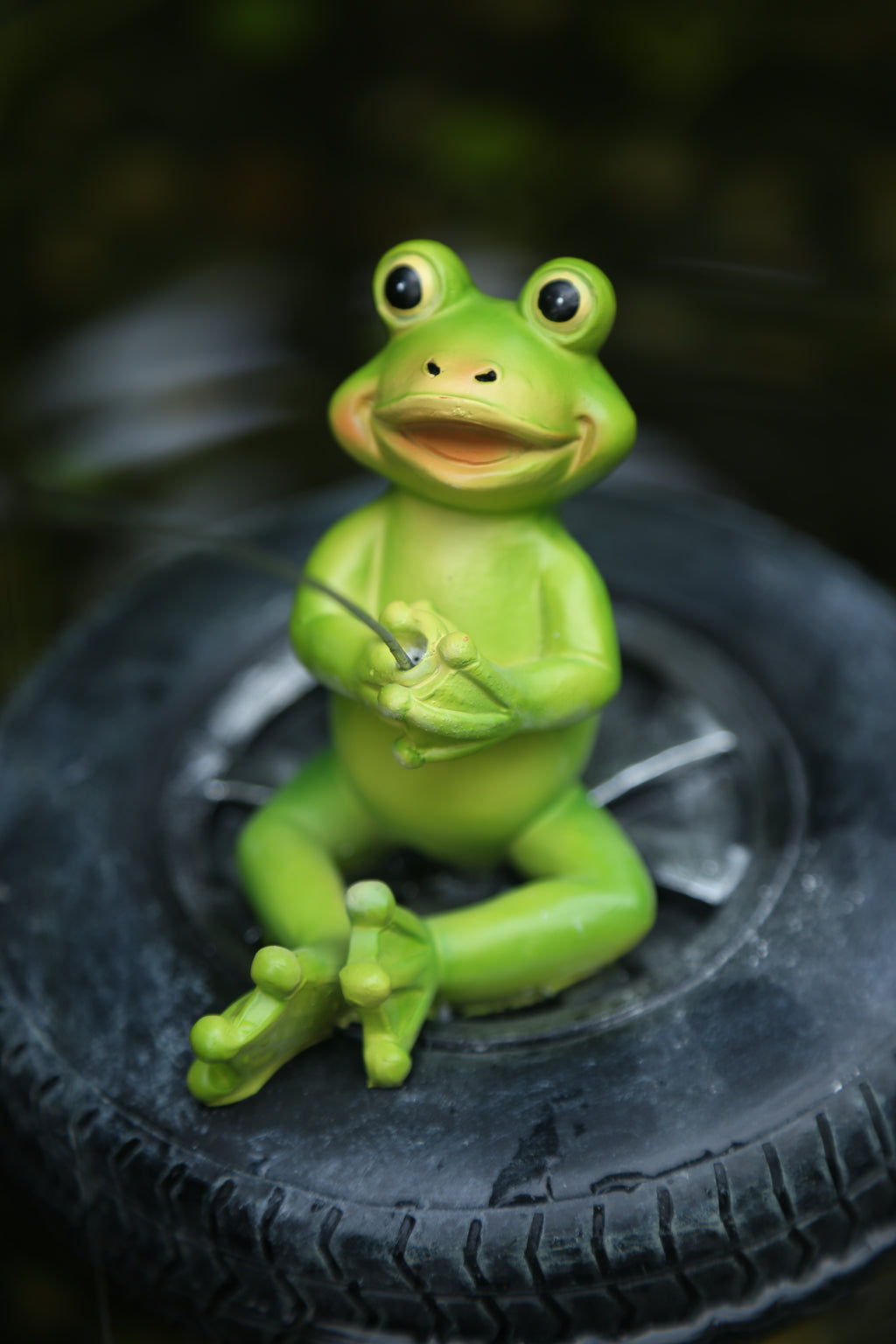 Floating Frog Garden Ornament — Resin Pond & Yard Decoration