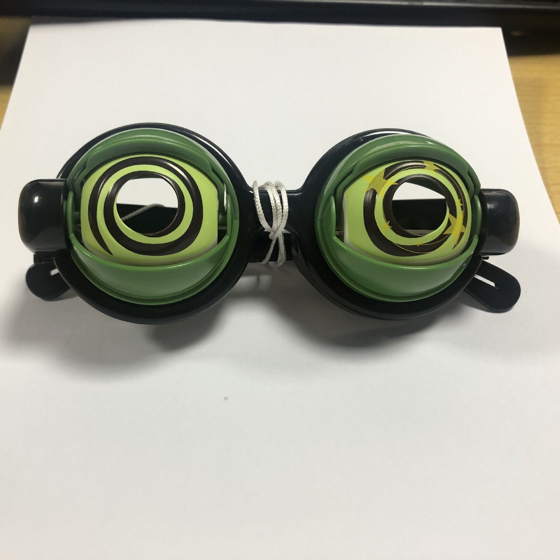 Pull-String Blinking Crazy Eyes — Funny Googly Eye Party Glasses